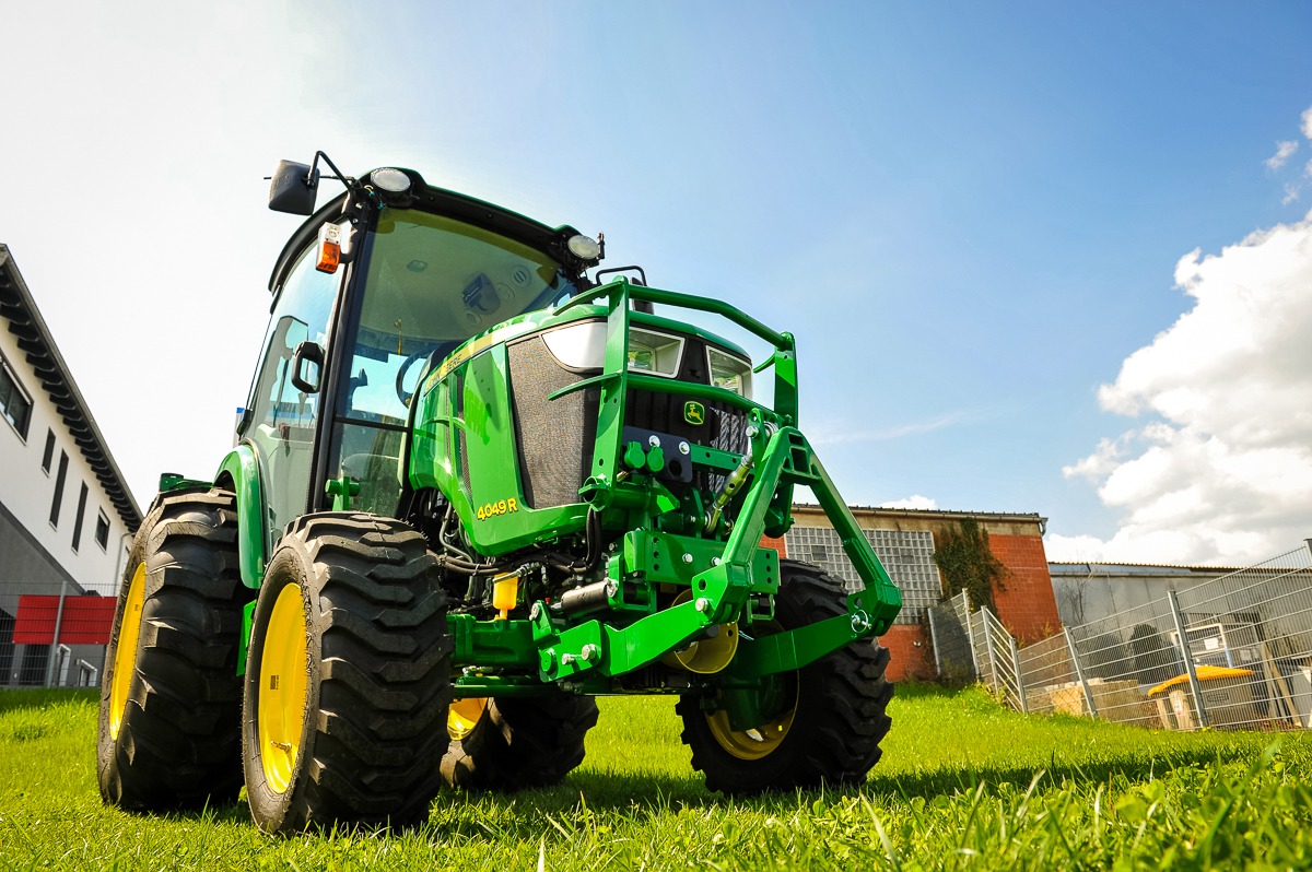 John Deere Traktor, Grünflächenpflege und Kommunaltechnik in Rostock und Schwerin