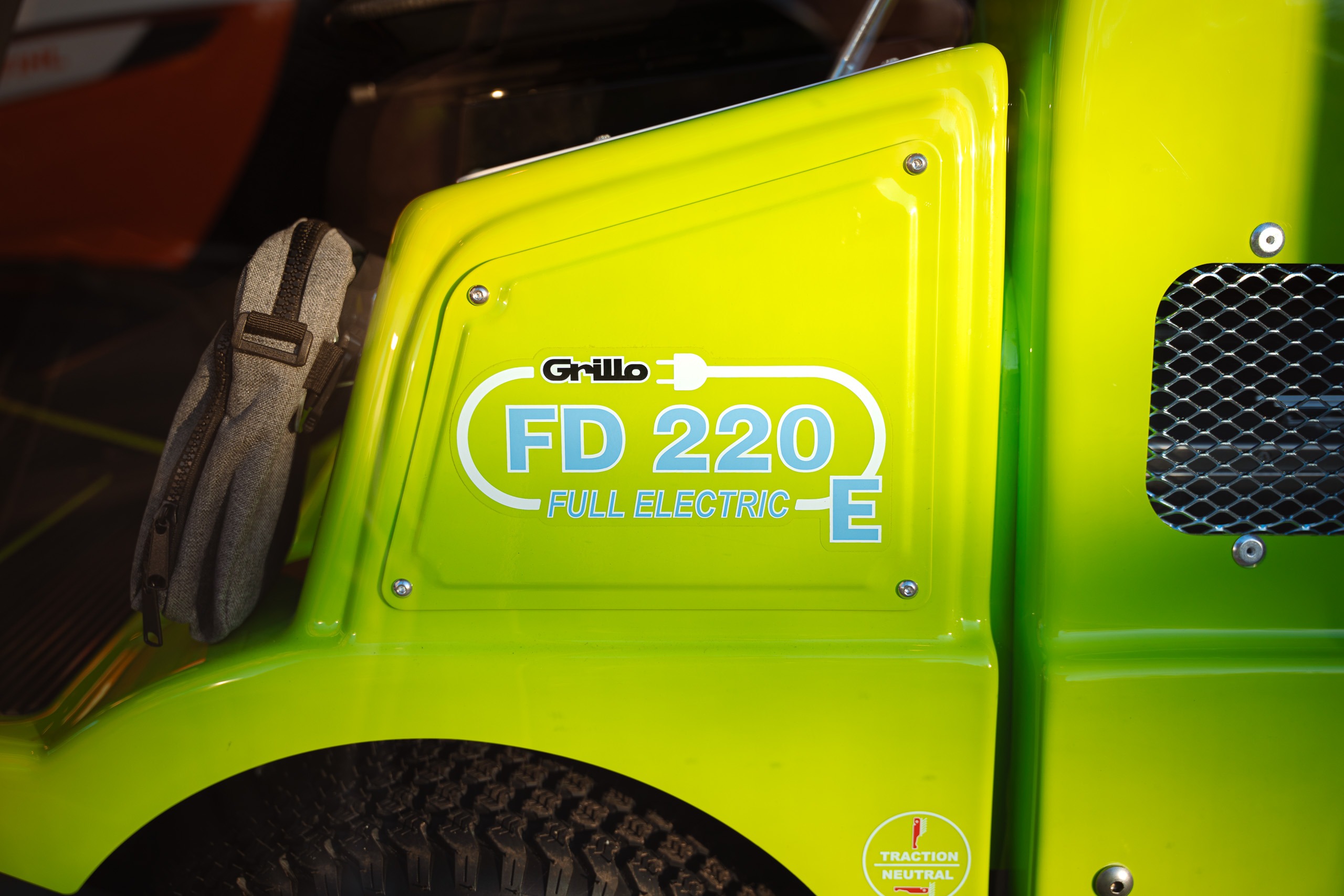 Seitenansicht Grillo FD 220 FULL ELECTRIC E Mäher, Grünpflegetechnik Schwerin Rostock